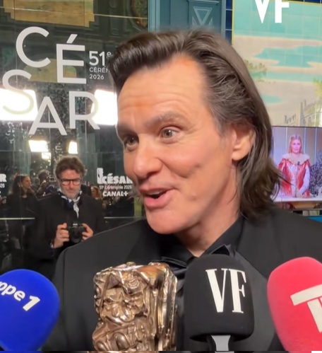 Jim Carrey, de nerecunoscut în Franța: „Toți spun că e clonă! I-au făcut ceva sau nu e el”. Apariție rară alături de iubită