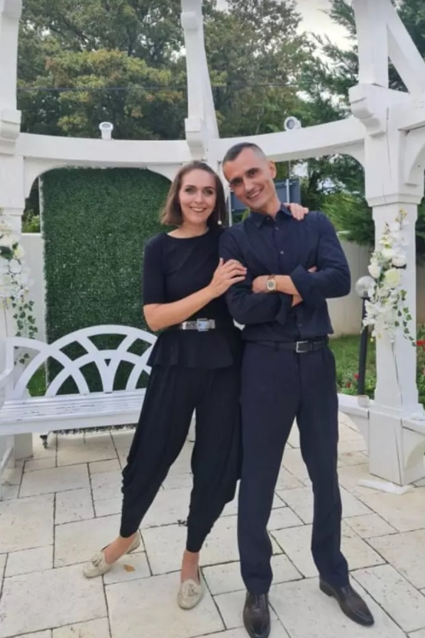 Ce spune Adela Pârvu, fost arhitect la „Visuri la Cheie”, despre căsnicia cu soțul pe care l-a cunoscut pe un site de matrimoniale: „Bogdan e persoana potrivită”