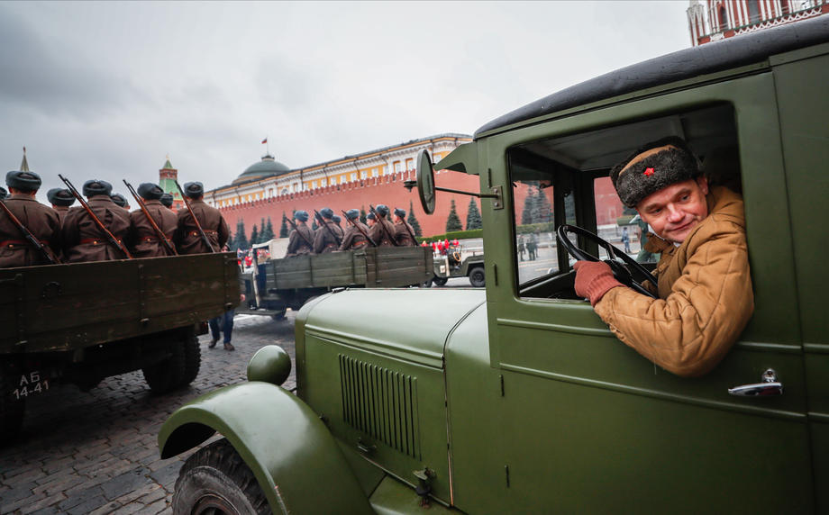 Defilare militară impresionantă în Piața Roșie. Rușii au reconstituit faimoasa paradă din noiembrie 1941, decisivă în Bătălia Moscovei
