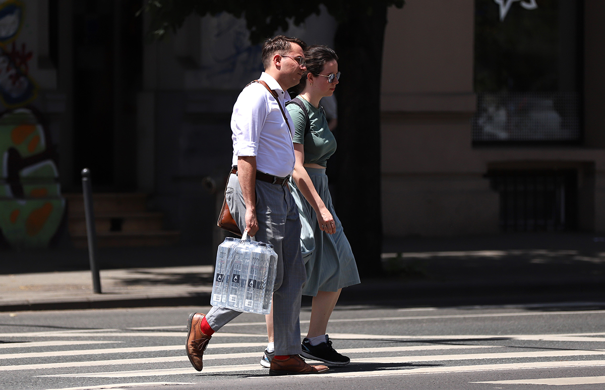 IMAGINI din Bucureștiul aprins de caniculă. A treia zi cu temperaturi de peste 35 de grade Celsius
