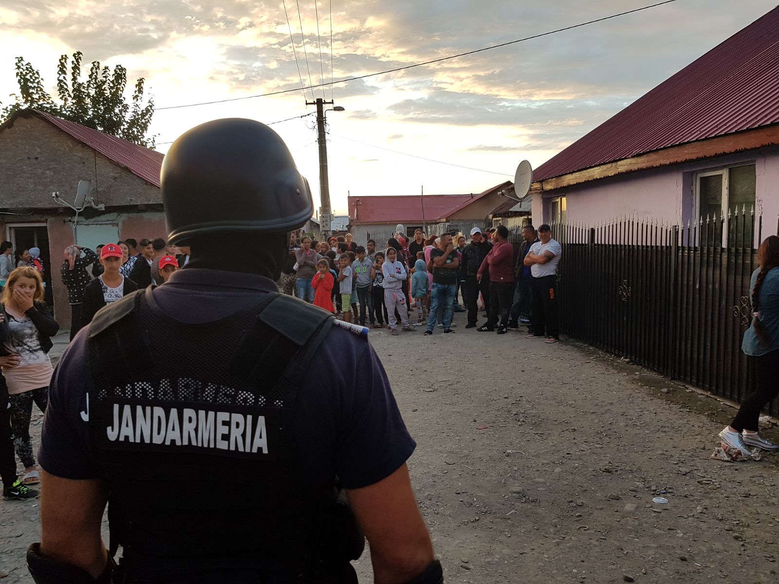 UPDATE | Patru persoane reținute după o bătaie între două clanuri rivale de romi, în Buzău