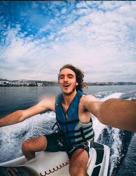 Tragedie greacă pentru Federer! Cine este Stefanos Tsitsipas, tenismenul care a produs marea surpriză la Australian Open (FOTO)