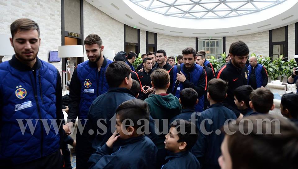 Steliștii, vizitați de copiii de la Școala Socială de Fotbal. Apoi TRX! ^De mâine, stagiu în Turcia. Bourceanu n-a plecat!/ FOTO&VIDEO