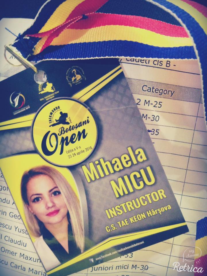 E blondă, frumoasă, licențiată în economie și scoate campioni pe bandă rulantă la Taekwondo GALERIE FOTO