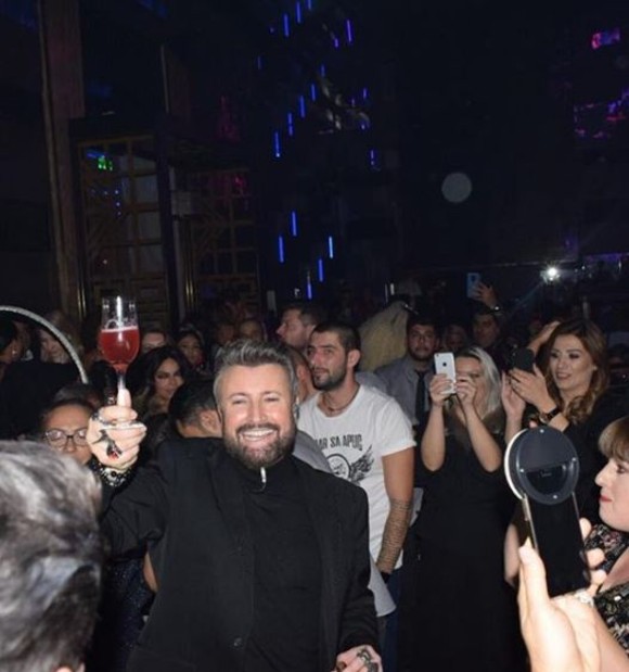 Cătălin Botezatu s-a distrat regește de ziua lui. Tortul te lasă mască - nimeni nu se aștepta la așa ceva | FOTO