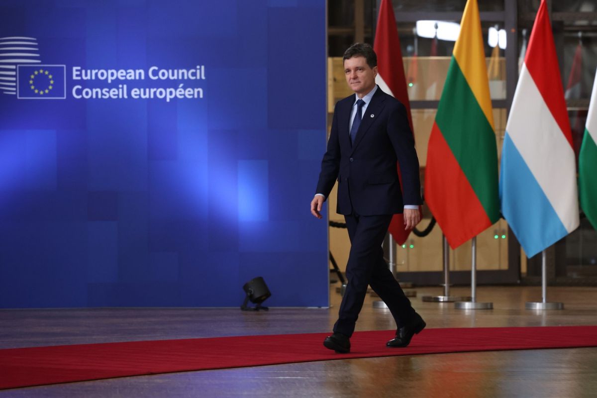 Cum ar trebui să se îmbrace și să se încalțe Nicușor Dan. Sfaturile lui Mihai Albu: „Mare atenție”