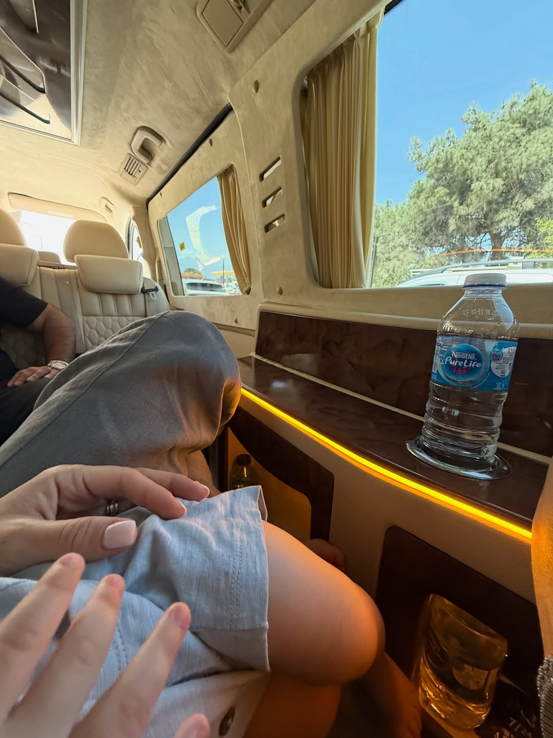 Imagini cu Roxana Nemeș și gemenii ei în vacanță, în Turcia. Cât costă sejurul la resortul de cinci stele din Antalya