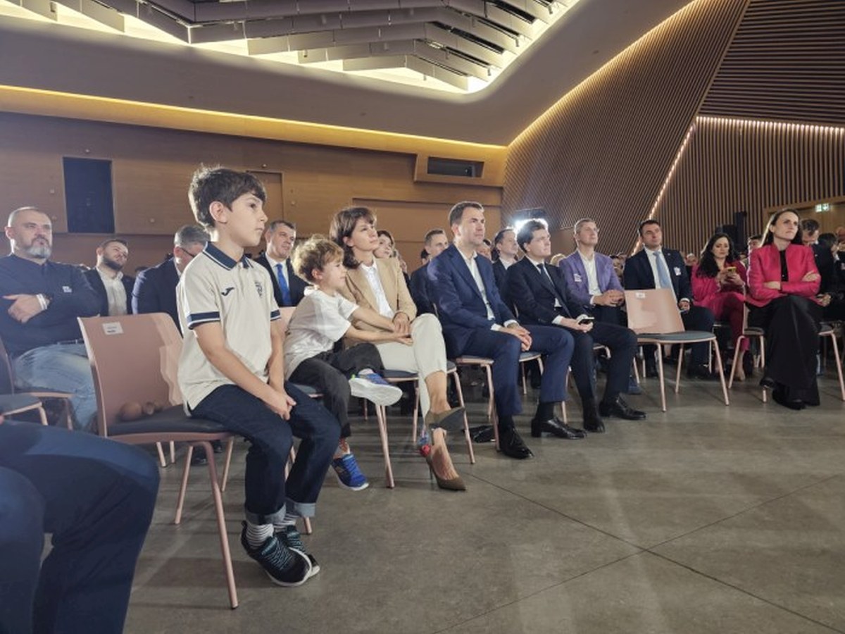 Cătălin Drulă și-a lansat candidatura la Primăria Capitalei alături de Nicușor Dan, primul președinte care merge la un astfel de eveniment
