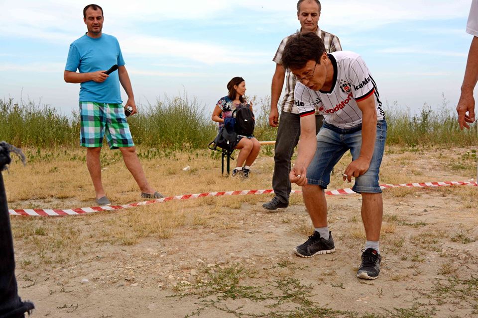 REPORTAJ/ Un joc la modă în anii 80, readus la viață. Totul a pornit în glumă și s-a terminat cu diplome și cupe!