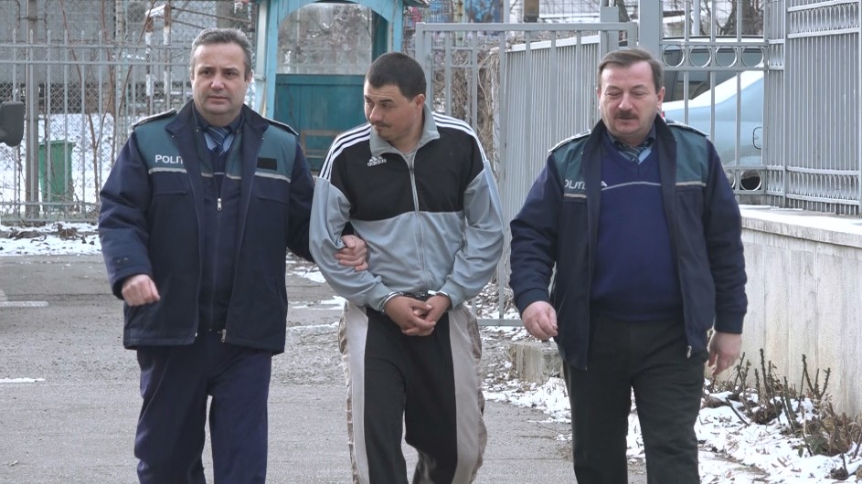 Cioban ucis în Botoşani, din cauza unui câine. Patru bărbați l-au făcut bucăți cu furci și topoare