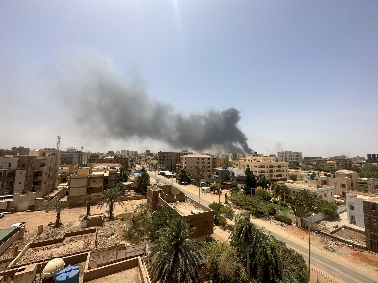 Lovitură de stat în desfășurare în Sudan. Ciocniri între armată și trupele paramilitare la Khartoum