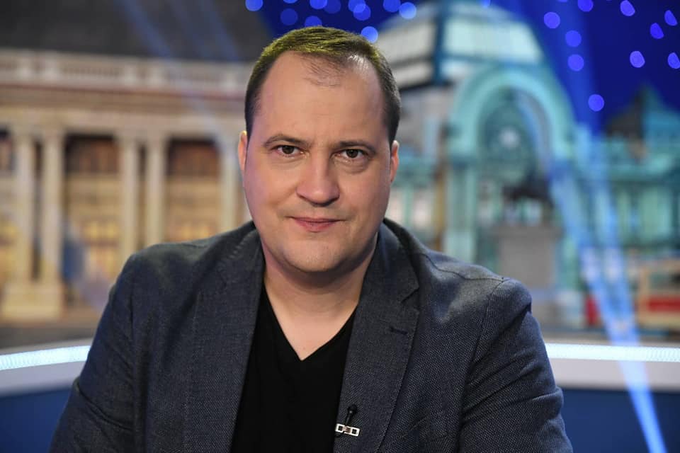Șerban Huidu, criticat după ce a ironizat ispitele și concurentele de la Insula iubirii 2025: „Doamnele m-au făcut misogin”