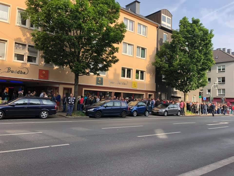 FOTO, VIDEO | Imagini incredibile la Londra: coadă interminabilă la secția de votare din cartierul botezat „Little Romania”! Mobilizare exemplară a diasporei și în Germania, Italia, Olanda și Belgia
