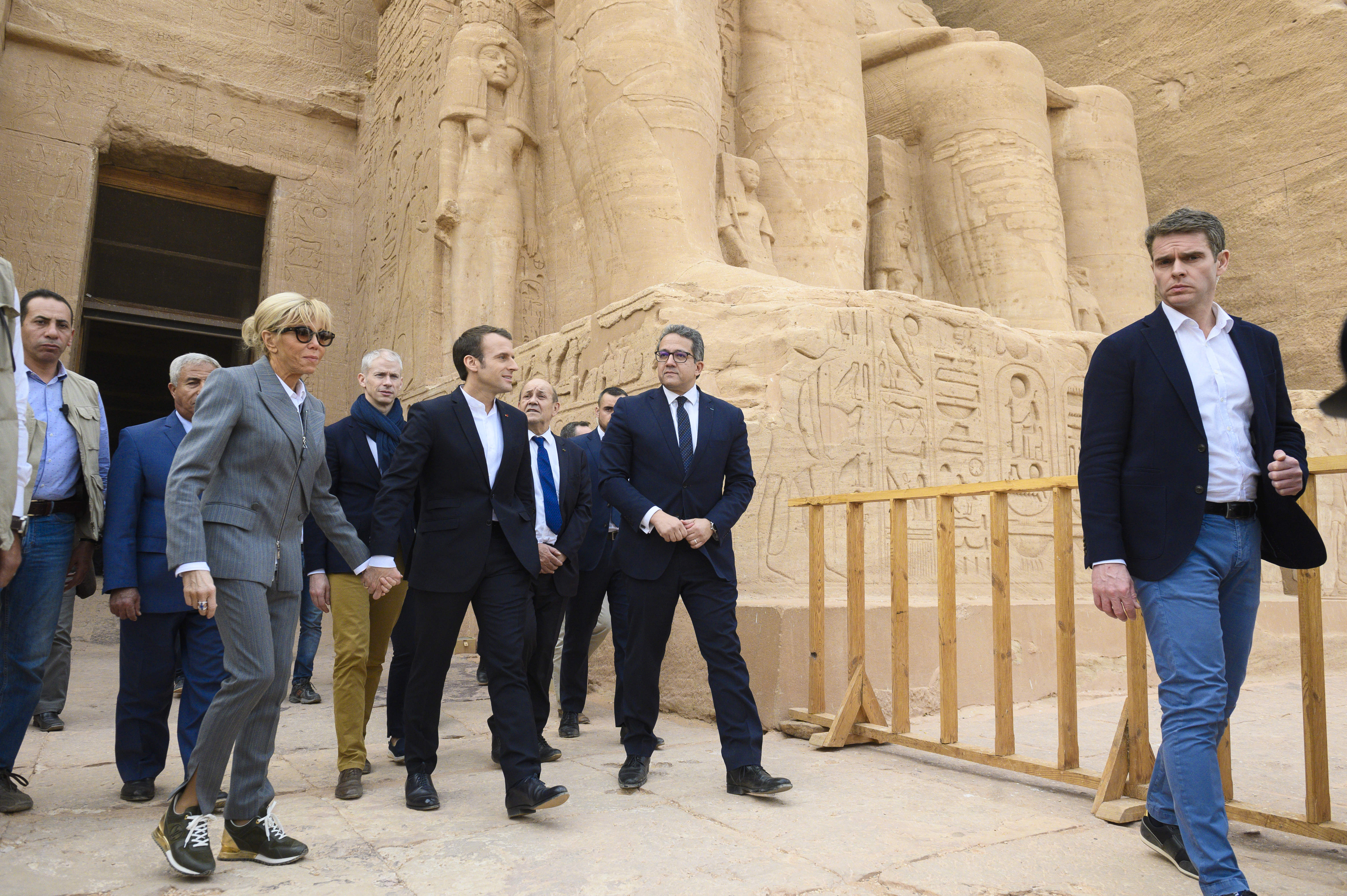 FOTO | Brigitte Macron, apariție neașteptată în timpul vizitei la un templu din Egipt