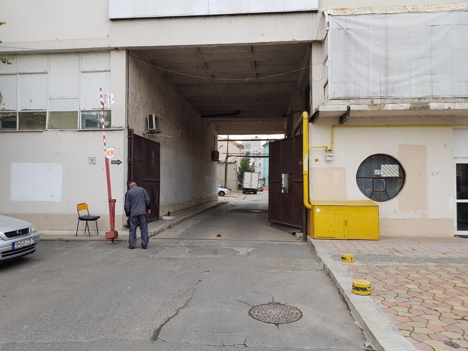 EXCLUSIV/ Lacăt pe durere. Imagini surprinse la «Colectiv», la 3 ani de la tragedie: zidurile care strigă și nepăsarea care doare