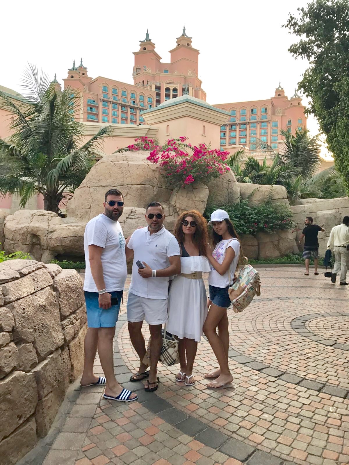 EXCLUSIV / De ziua lui, Sorinel Puștiu’ și-a dus familia și toți prietenii în Dubai!