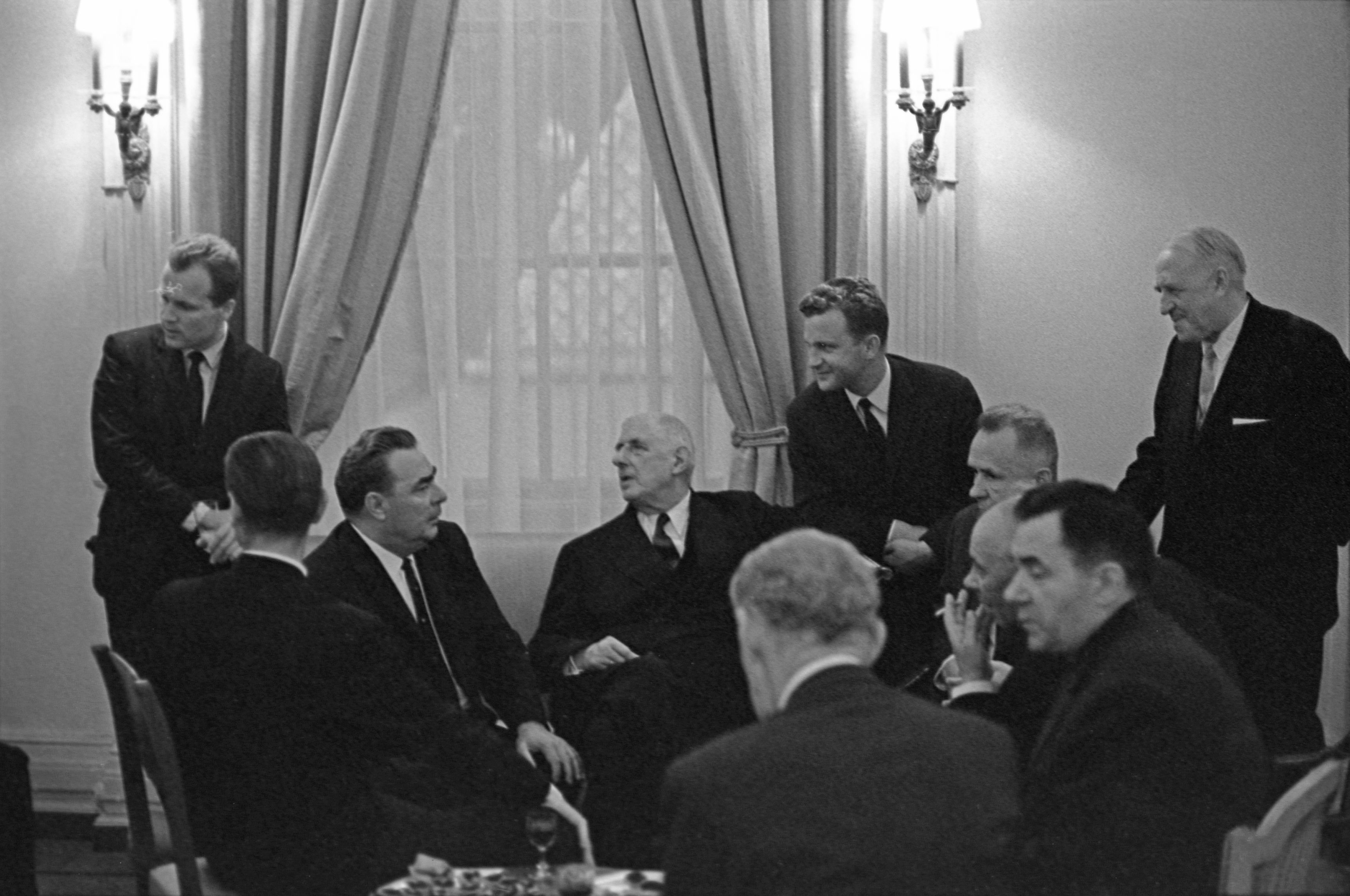La istoricul Laurent de Gaulle, strănepotul lui Charles de Gaulle, la hanul deschis în Valmondois, în casa părintească: „Generalul a fost în această grădină, la nunta părinților mei”