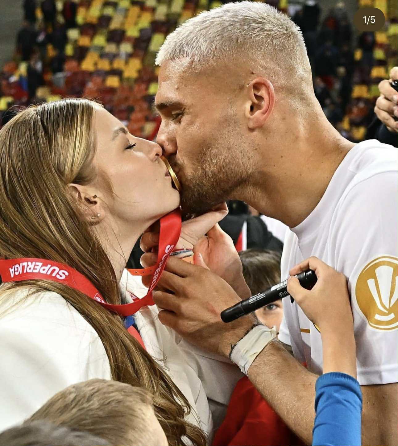 Cum a apărut Antonia Salanta, iubita fotbalistului Daniel Bîrligea, într-o piață din Italia. Îmbrăcată într-o rochie decoltată, imediat a atras atenția