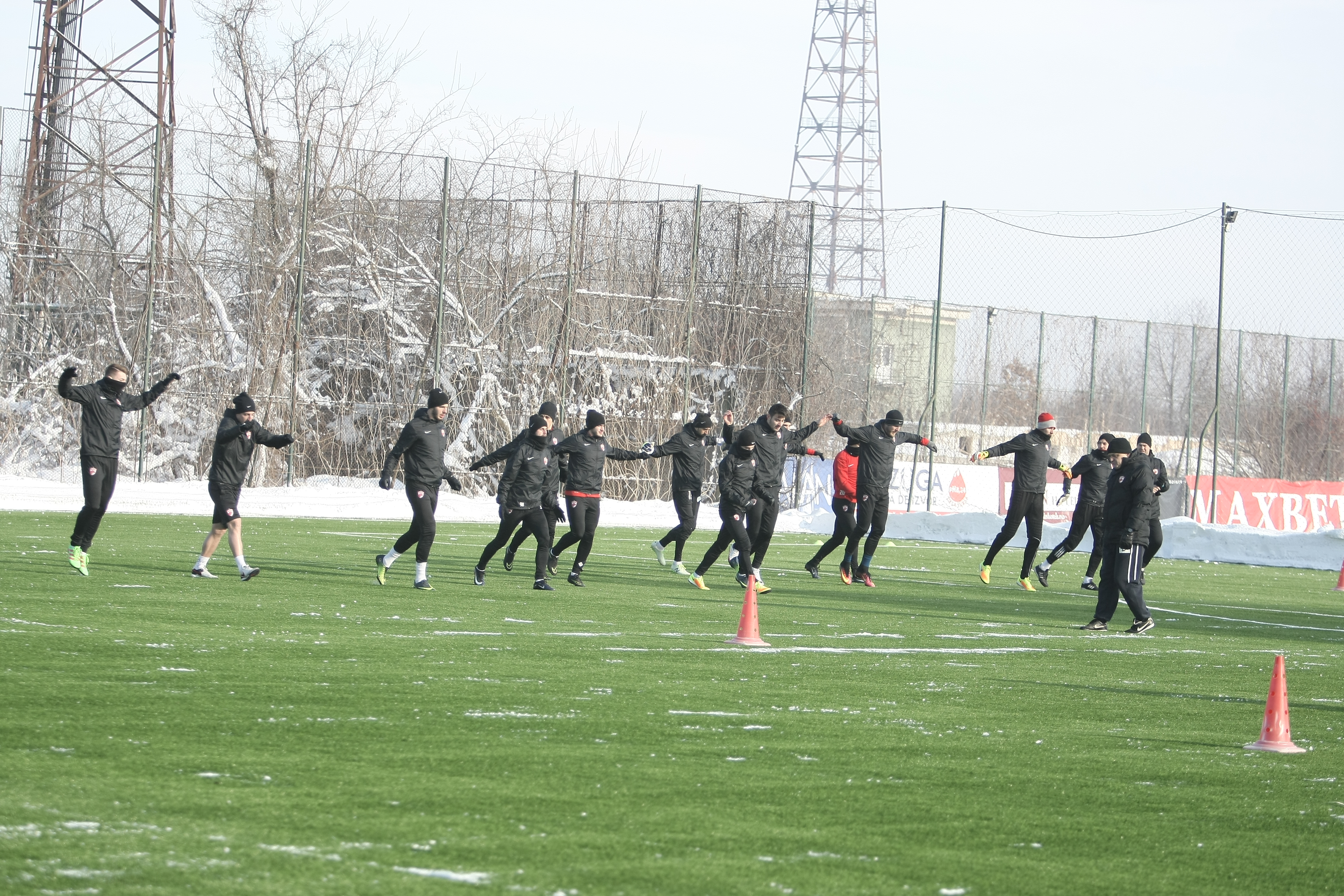 Ioan Andone a condus un antrenament la -14 grade Celsius. Portarul Cobrea s-a transferat la FC Botoșani | GALERIE FOTO & VIDEO