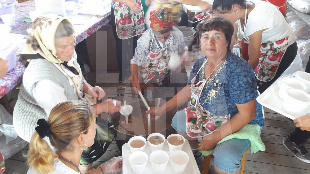 Sărbătoarea borșului de pește, la Jurilovca. Se gătesc 15 tone de ciorbă din 5 tone de pește / GALERIE FOTO
