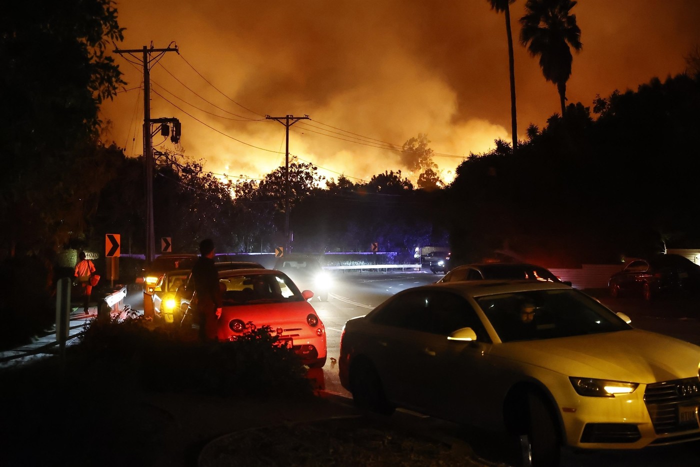 Arde celebrul cartier Pacific Palisades, în care locuiesc Ben Affleck și Kamala Harris. Zeci de mii de oameni fug de flăcări 