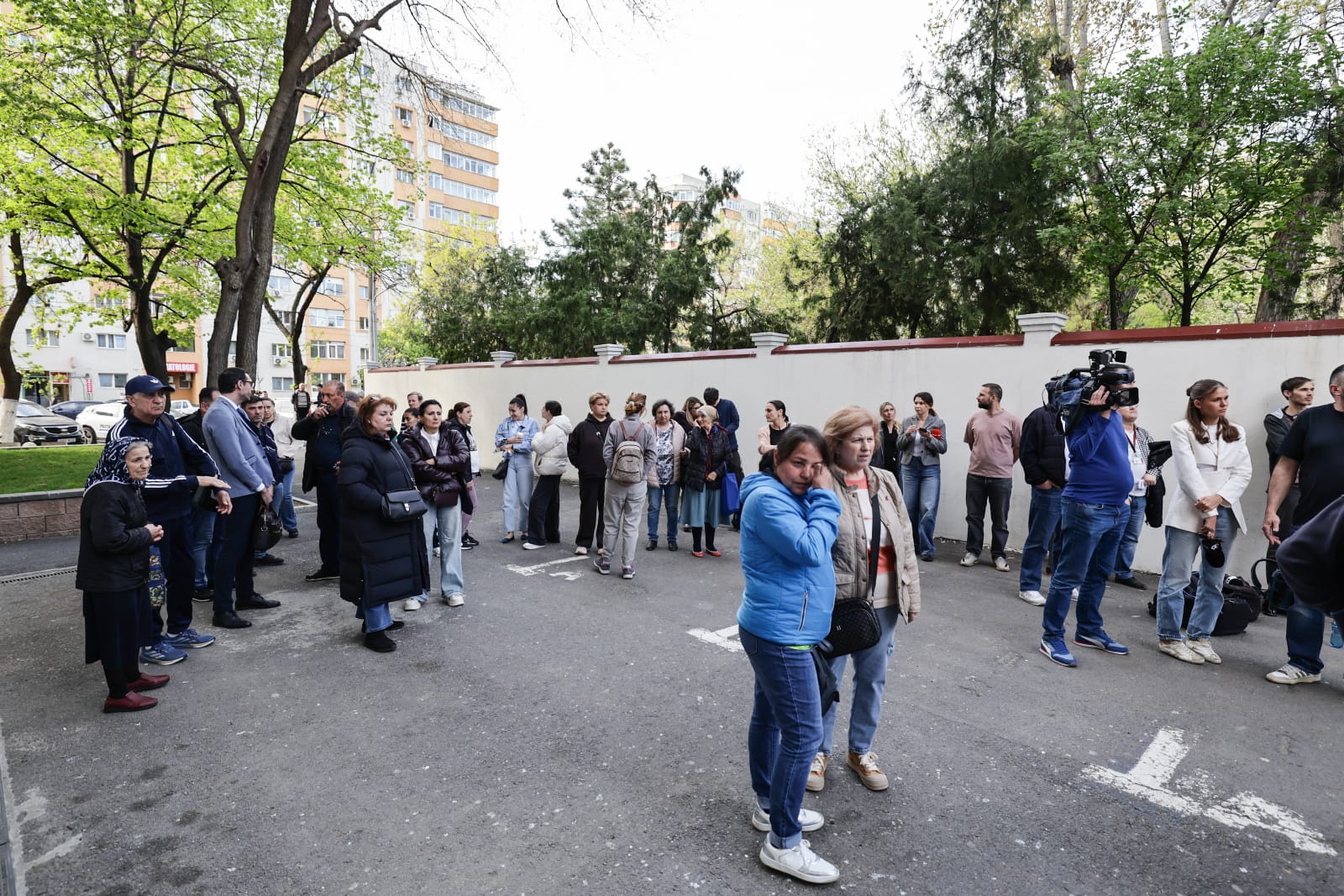 Locatarii blocului care a explodat în Rahova acum 6 luni sunt disperați: „Nimeni nu ne ajută. Venim ca proștii pe aici, ne uităm și plecăm”