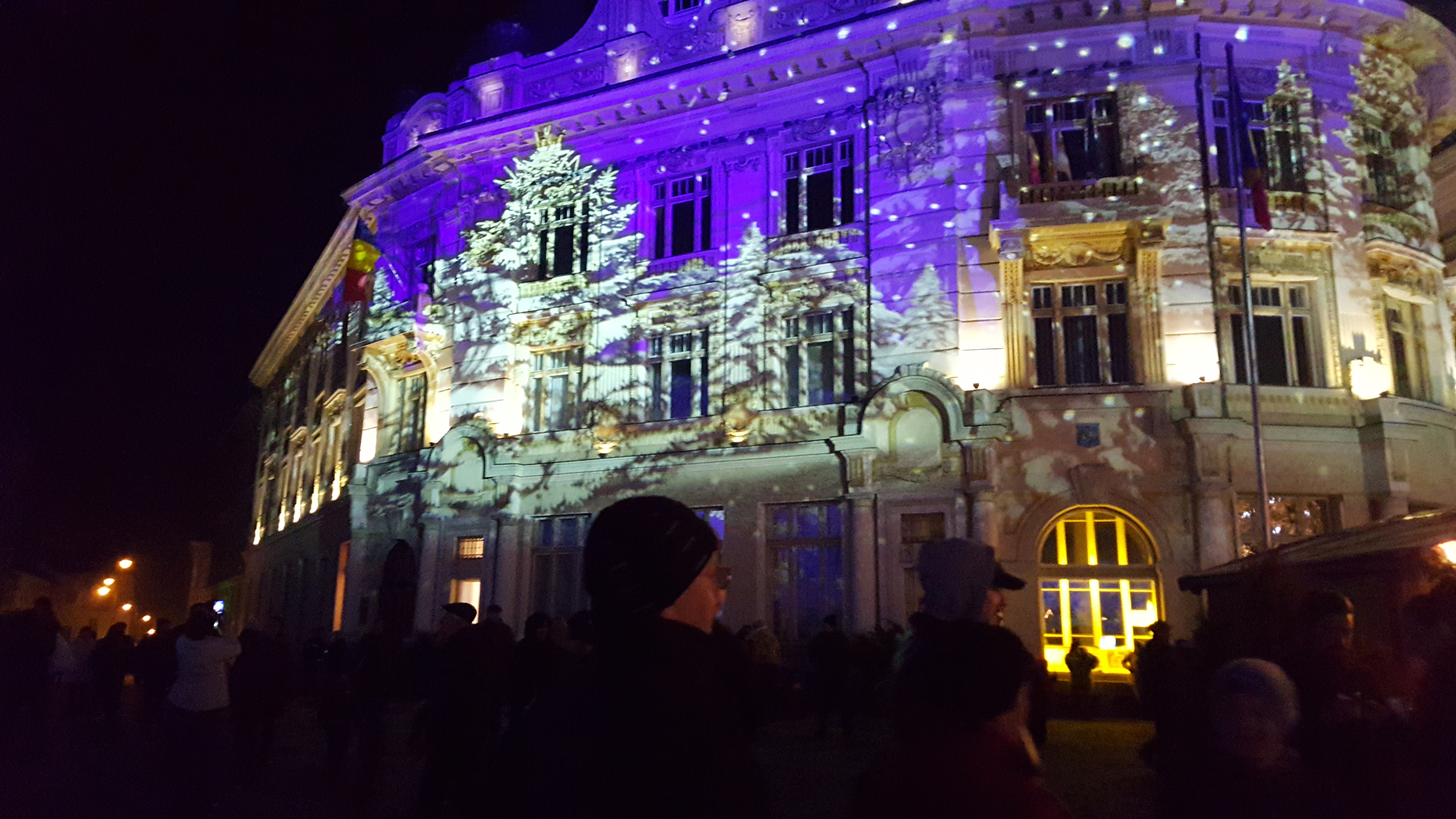 Peste 10.000 de oameni au fost prezenți la deschiderea Târgului de Crăciun din Sibiu | GALERIE FOTO