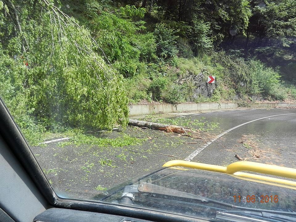 «Transalpina Banatului», amenințată de viituri! Localnicii au sunat la 112