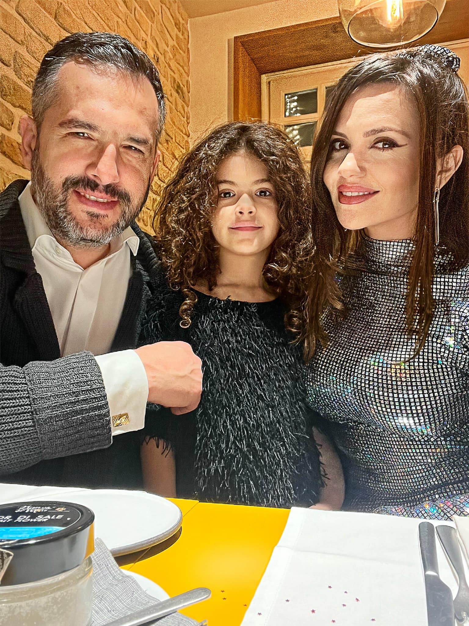Cât costă ghiozdanul cu care Petra, fiica lui Mădălin Ionescu și a Cristinei Șișcanu, a venit în prima zi de școală