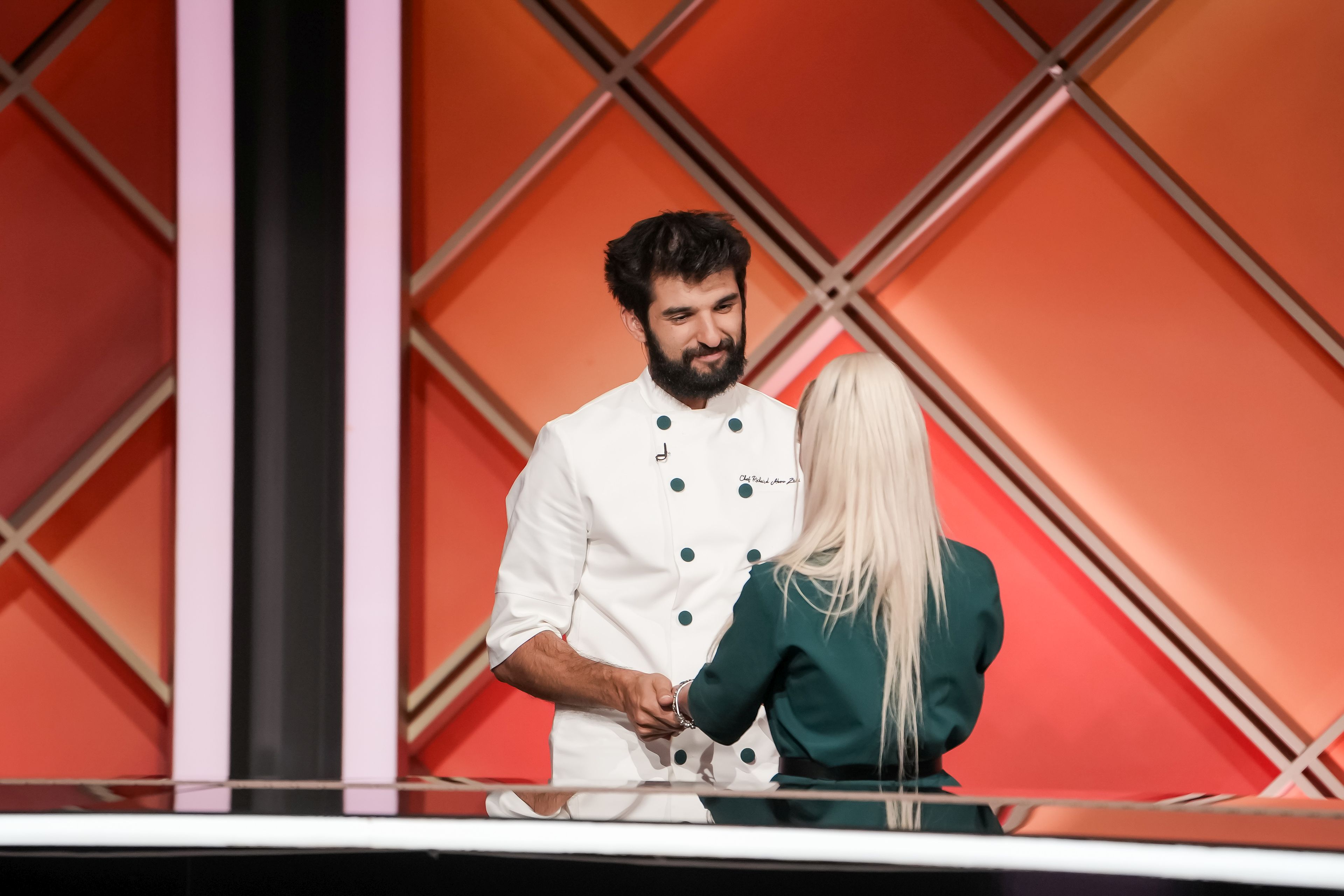 „Chefi la cuțite” 16 decembrie 2025. Seara va culmina cu un verdict șocant la proba eliminatorie