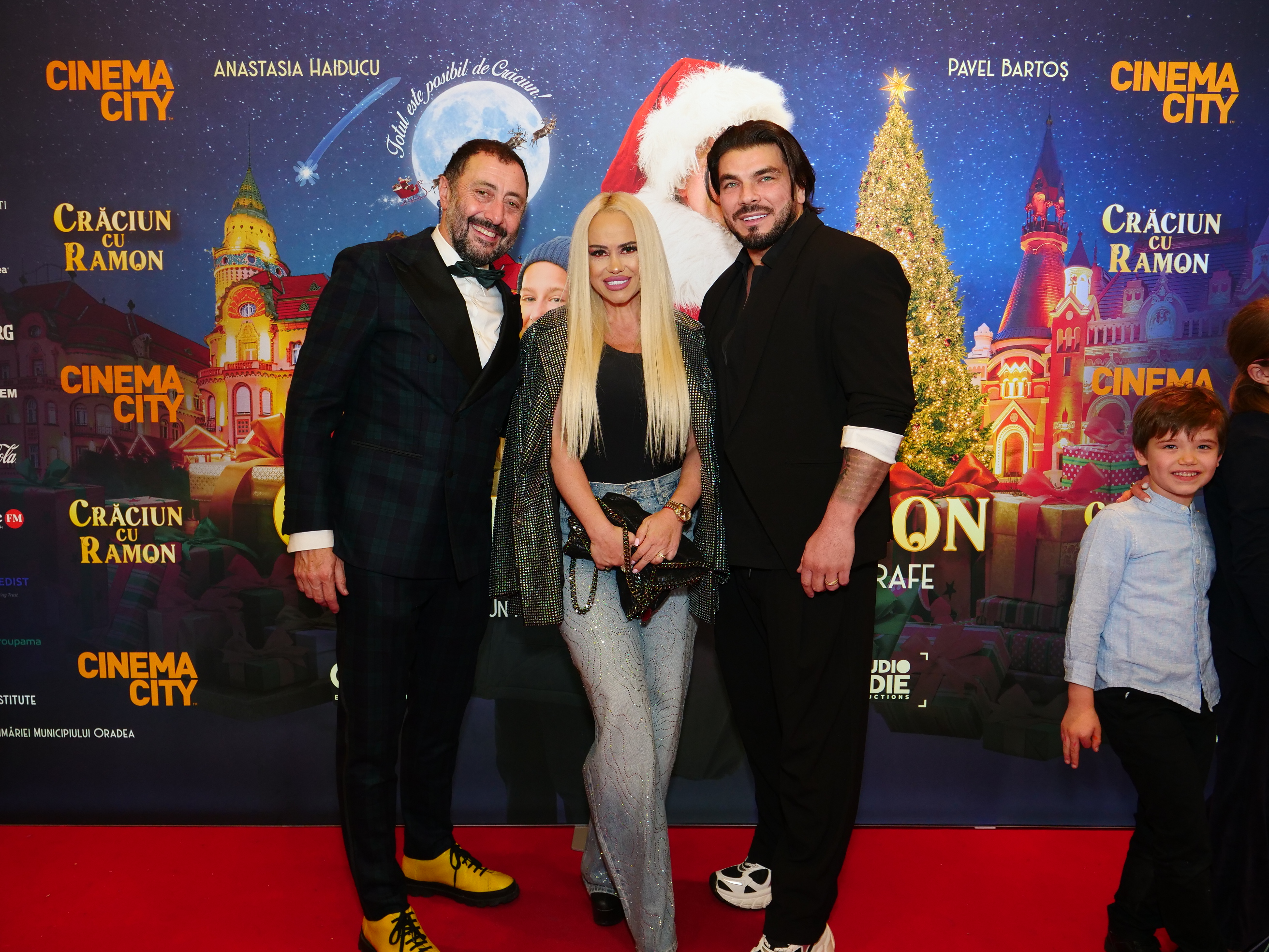 Cum au apărut Smiley și Gina Pistol la premiera de gală „Crăciun cu Ramon”, filmul lui Pavel Bartoș. Alături de cine au fost surprinși în sala de cinema