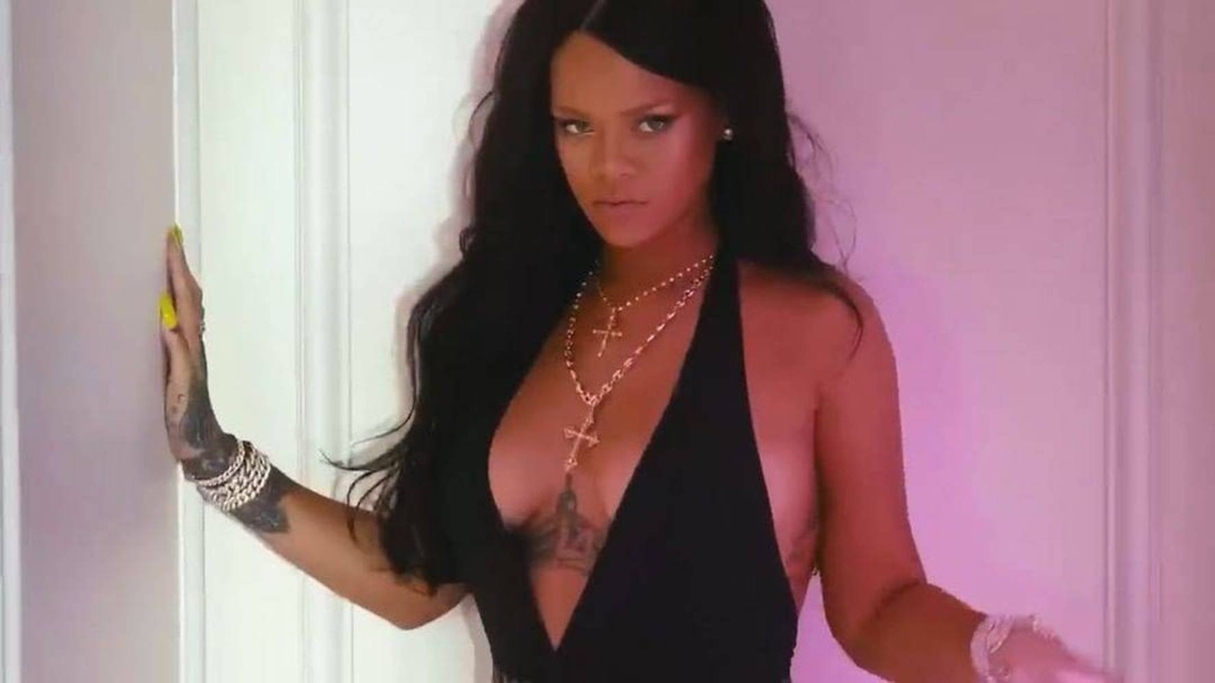 Rihanna are o sosie! Cum arată tânăra de 23 de ani care seamănă perfect cu vedeta | FOTO & VIDEO