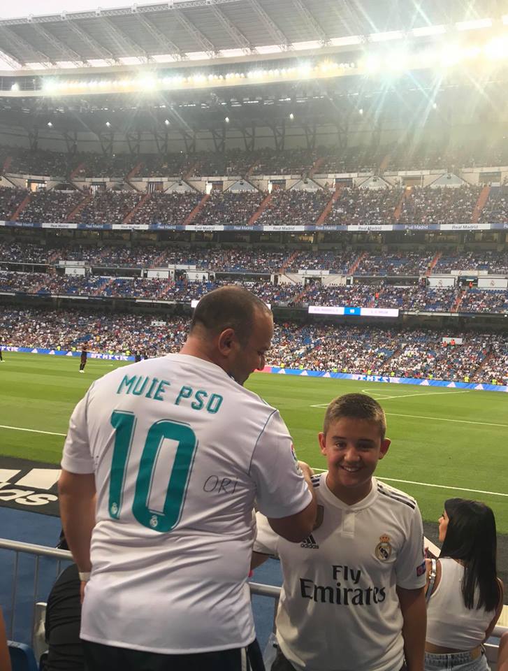 Cine este românul care a afișat mesajul obscen anti-PSD pe ”Santiago Bernabeu”. Tiberius Burcea a făcut judo timp de 15 ani