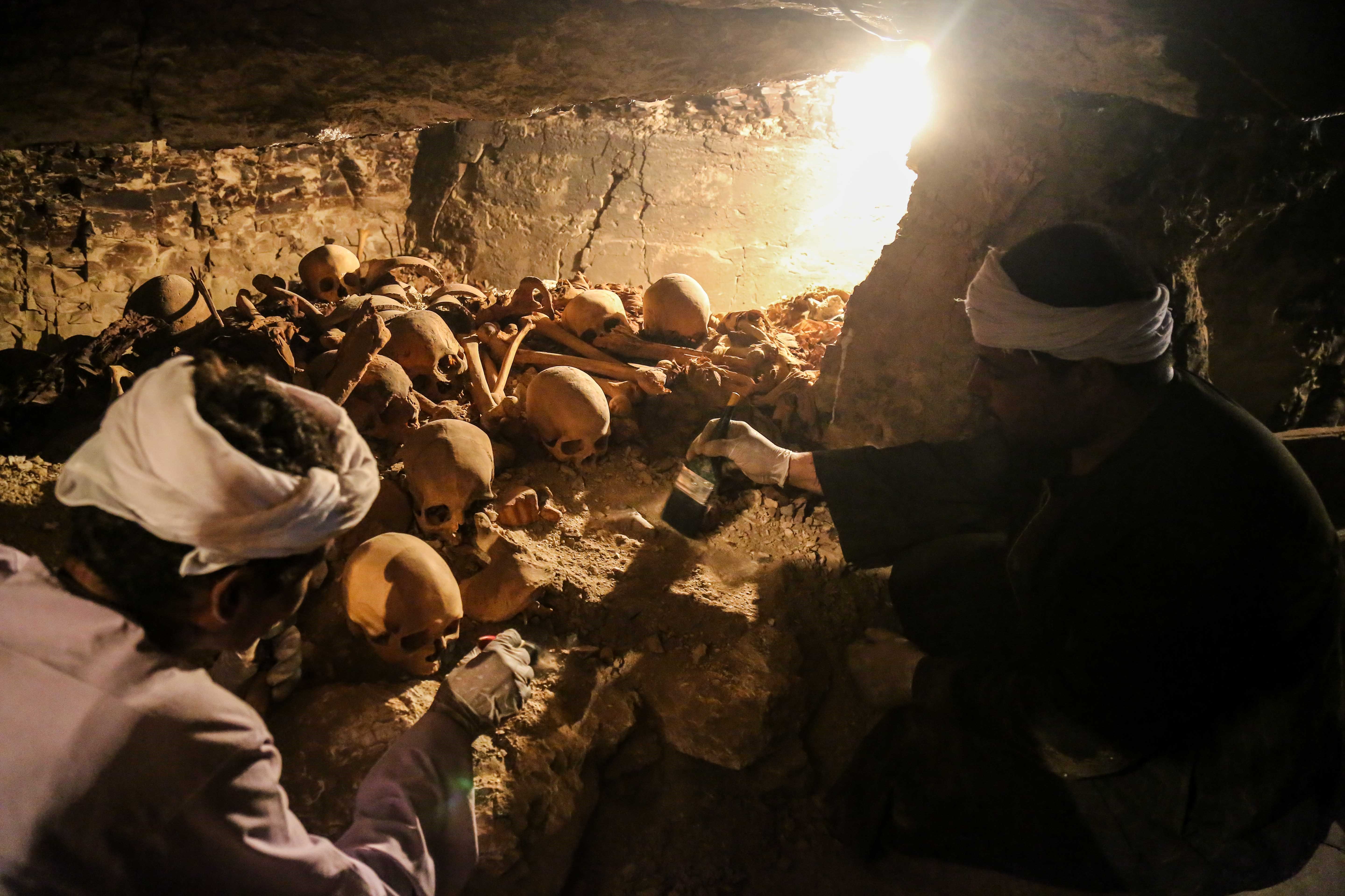 GALERIE FOTO| Noi mumii într-un mormânt descoperit în apropiere de Luxor în Egipt