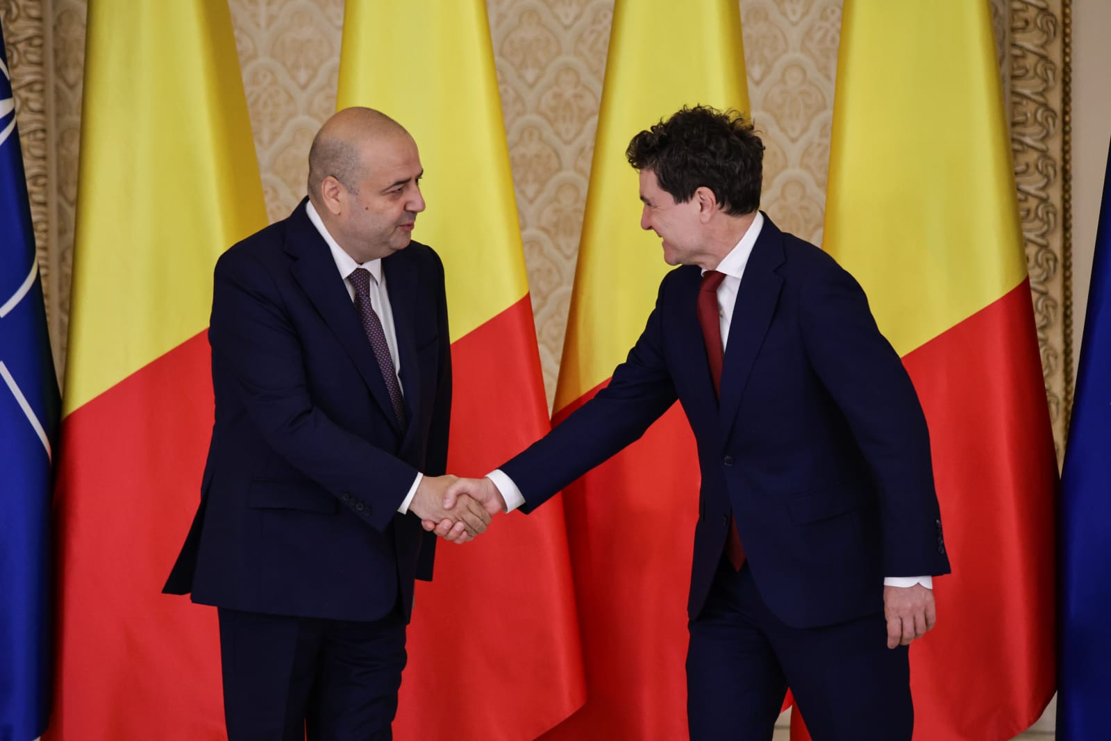 Trei noi judecători la CCR. Dacian Dragoş, Csaba Asztalos şi Mihai Busuioc au depus jurământul la Cotroceni. Cine sunt cei 9 judecători ai Curții