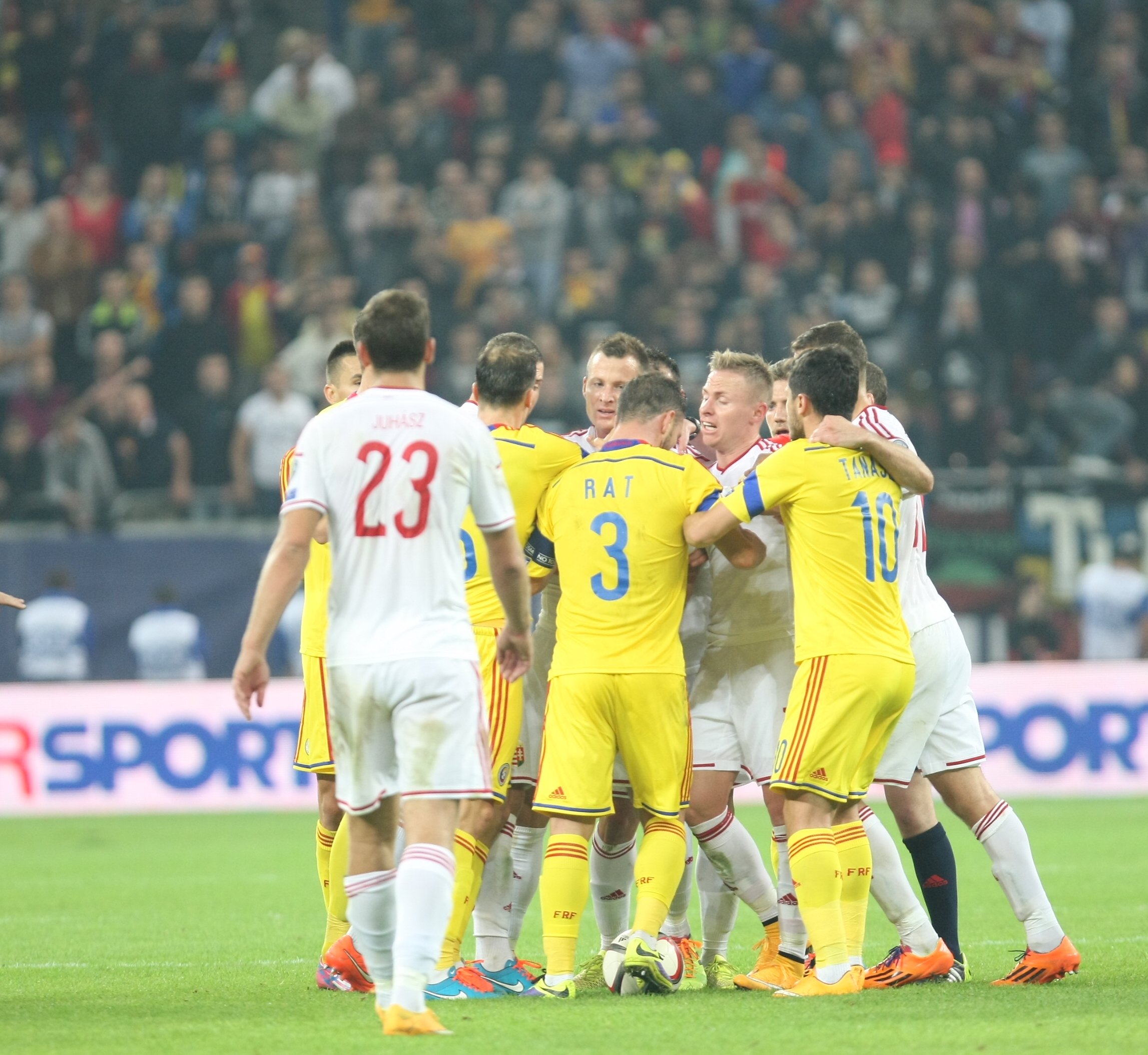 LIVE BLOG / FOTO&VIDEO. MECIUL ANULUI, ROMÂNIA - UNGARIA 1-1