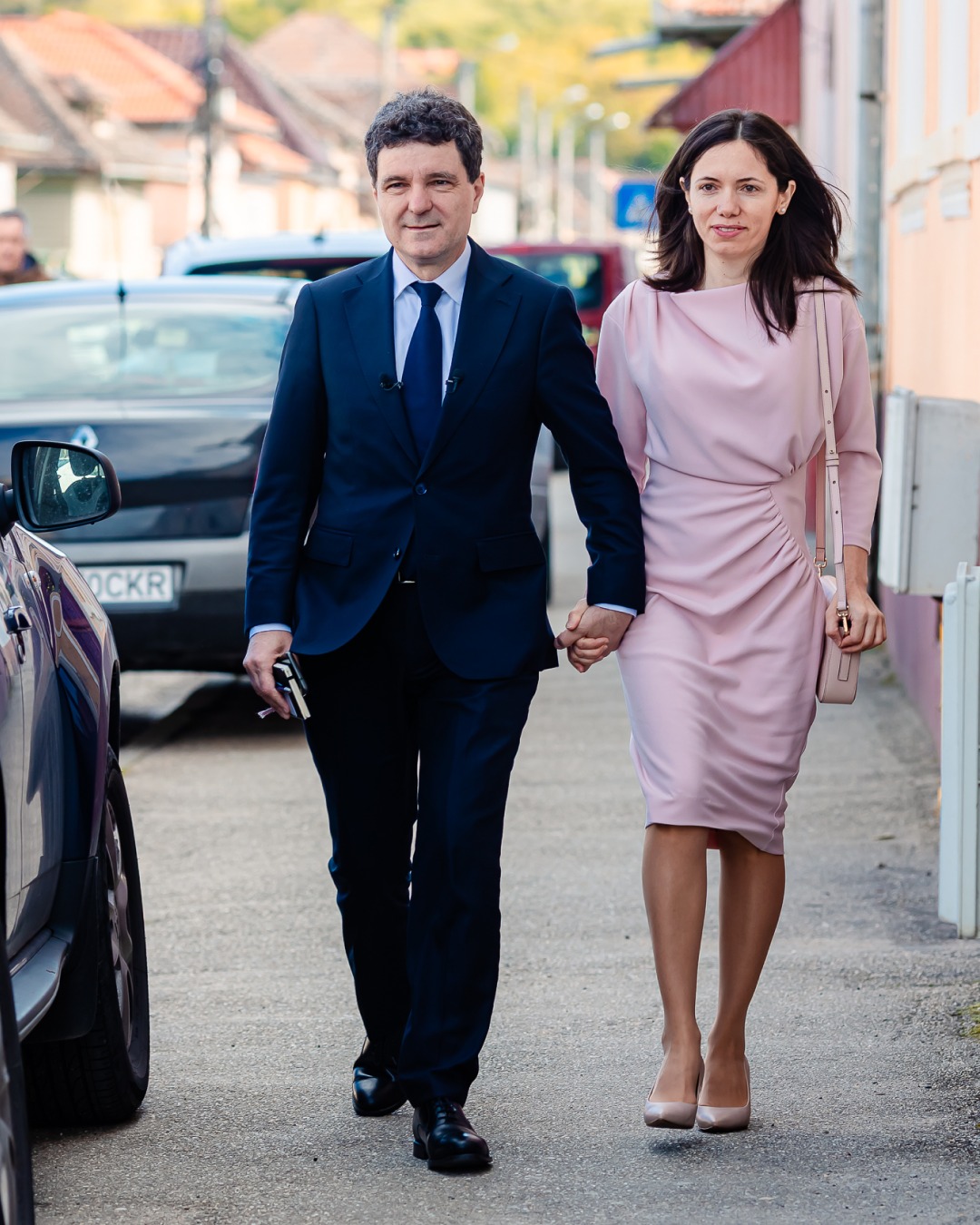Ce a spus Iulia Albu despre ținuta purtată în ziua votului de Mirabela Grădinaru, partenera lui Nicușor Dan