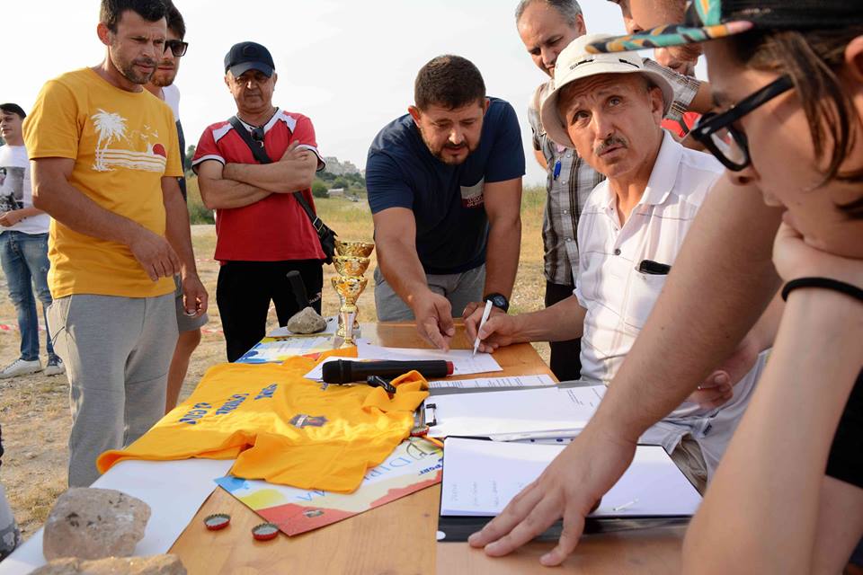 REPORTAJ/ Un joc la modă în anii 80, readus la viață. Totul a pornit în glumă și s-a terminat cu diplome și cupe!