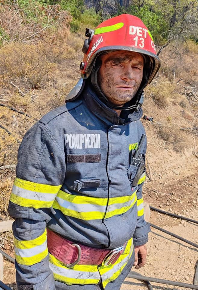 Cine sunt pompierii români trimiși să stingă incendiile din Grecia. „Au plecat să ajute, au plecat să salveze”