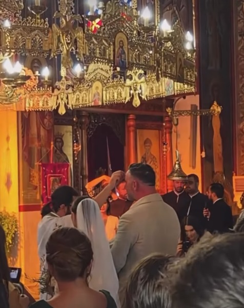 Ploaie de vedete la nunta lui Șerban Cazan din Grecia. Cum au apărut nașii Gina Pistol și Smiley, dar și cântărețele Antonia și Ruby