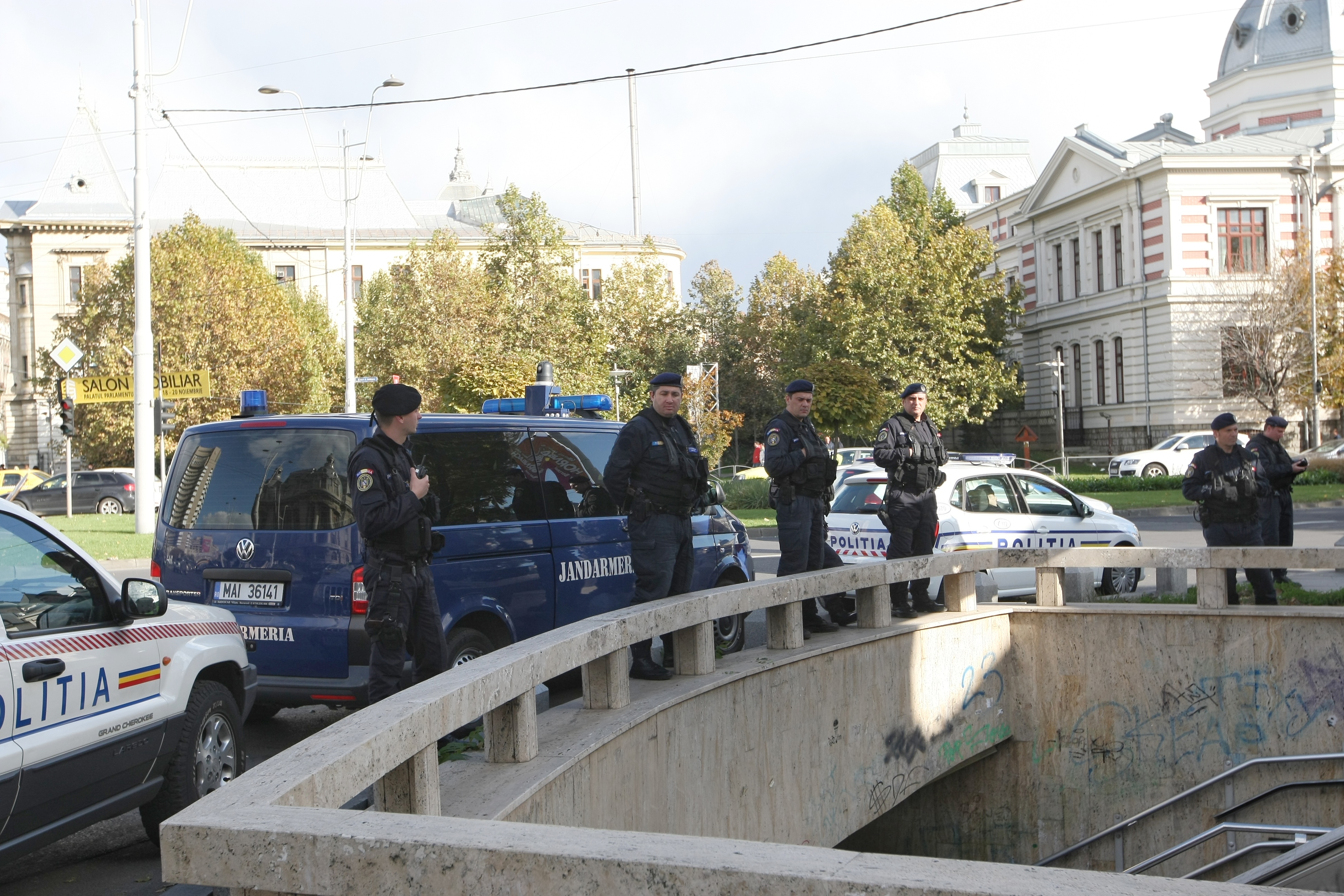 Un an de la Colectiv. Peste 5.000 de oameni s-au recules în fața clubului. Moment emoționat la ora 22.32