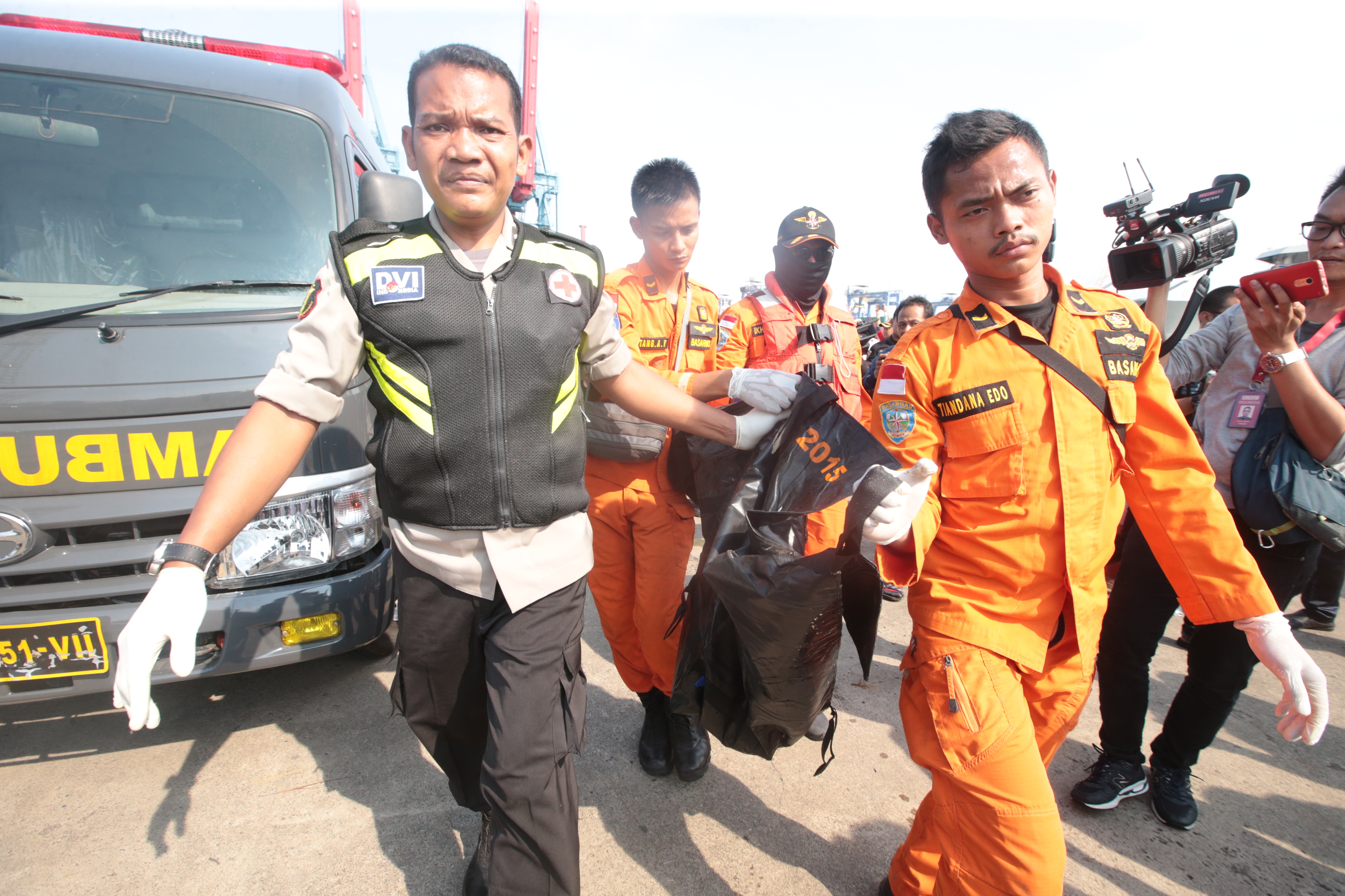 UPDATE | Accident aviatic în Indonezia. Echipele de salvare au recuperat 6 cadavre. Înainte ca avionul Lion Air să se prăbușească în mare, pilotul a raportat defecțiuni tehnice (FOTO și VIDEO)