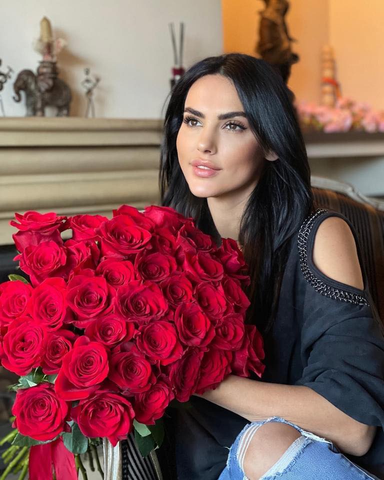 Lavinia Pîrva a făcut furori în costum de baie pe o plajă exotică. Cum arată soția lui Ștefan Bănică jr la 38 de ani