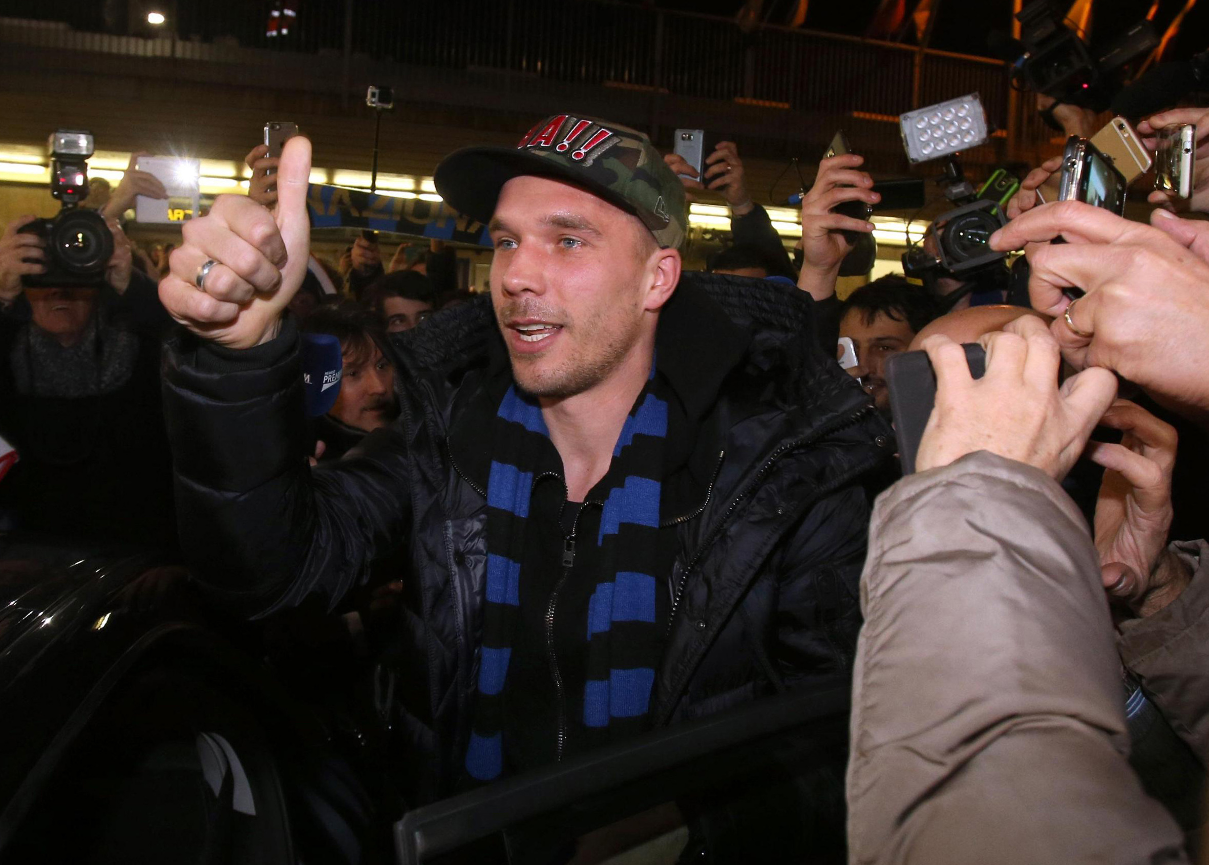 Lukas Podolski primit ca un REGE la Milano / GALERIE FOTO