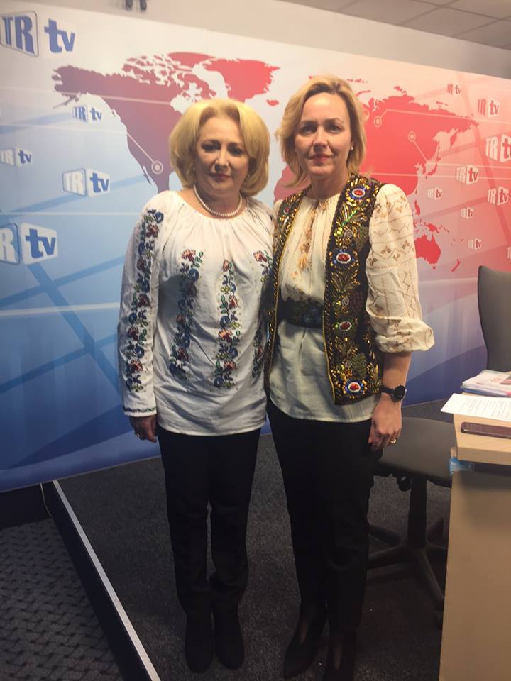 Atunci și Acum: Viorica Dăncilă, campanii pe tocuri, pe ulițele satului și iubitoare a portului tradițional
