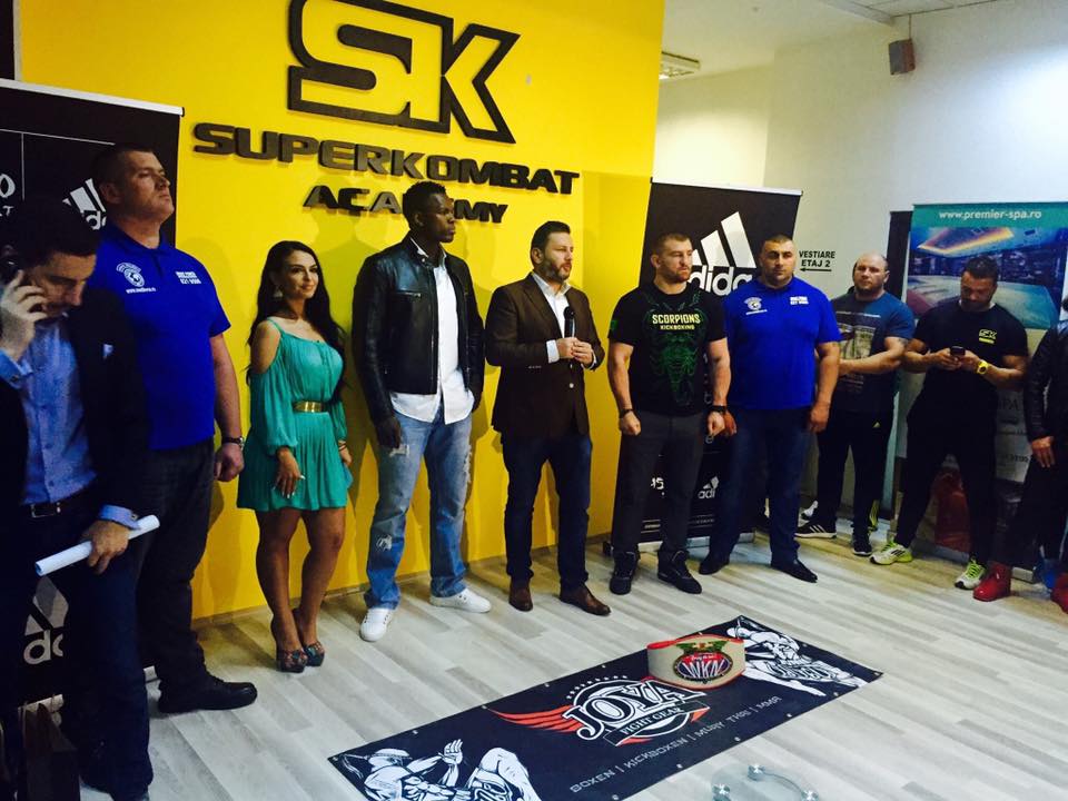 SUPERKOMBAT BUCUREȘTI: Luptătorii au dat proba cântarului în noua Academie Superkombat, lansată în prezența lui Remy Bonjasky | GALERIE FOTO