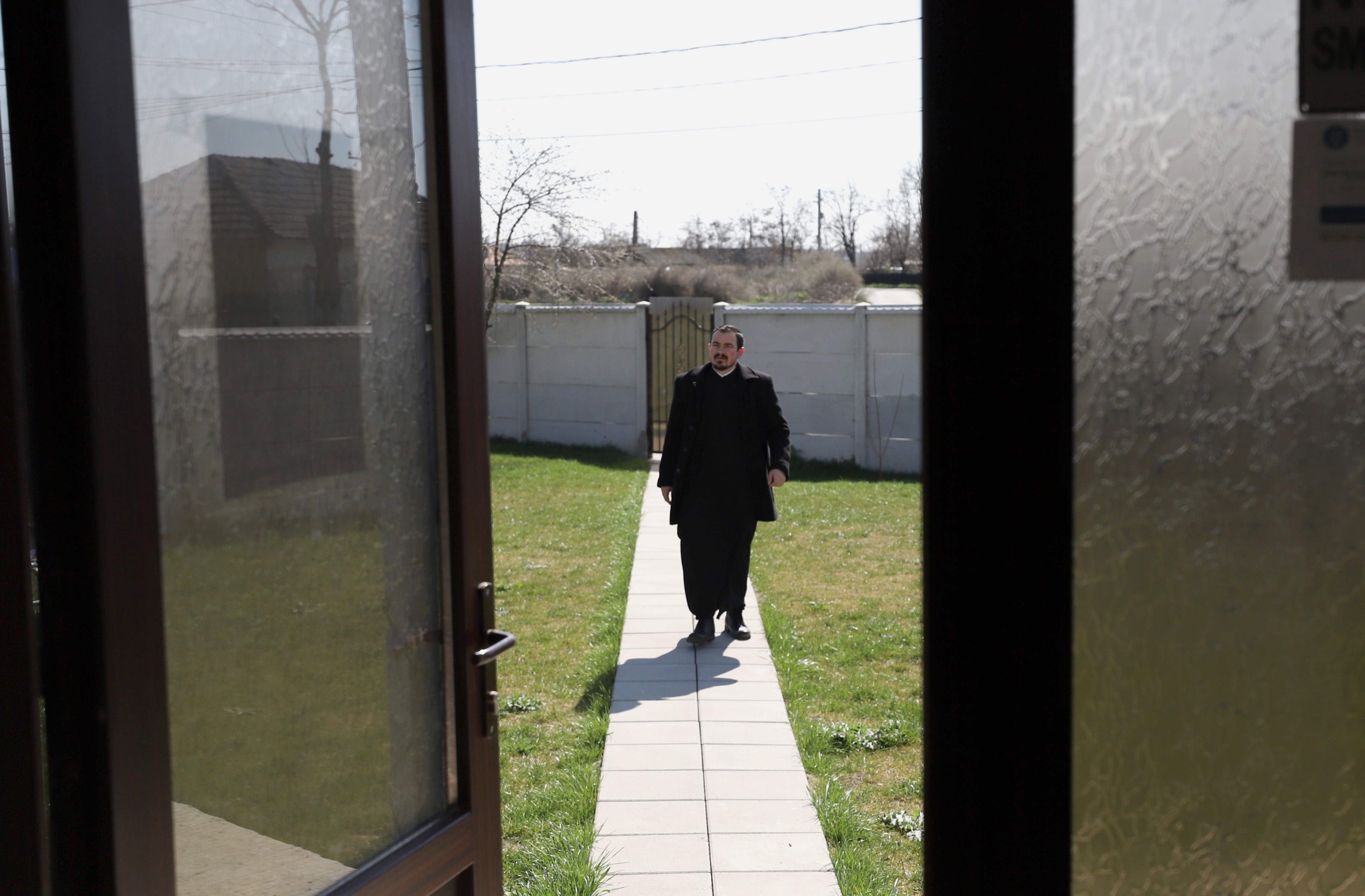 Părintele Balaban a deschis cu fonduri europene prima pensiune din Dăeni, Tulcea: „Am crezut în visul ăsta când nimeni nu credea!”
