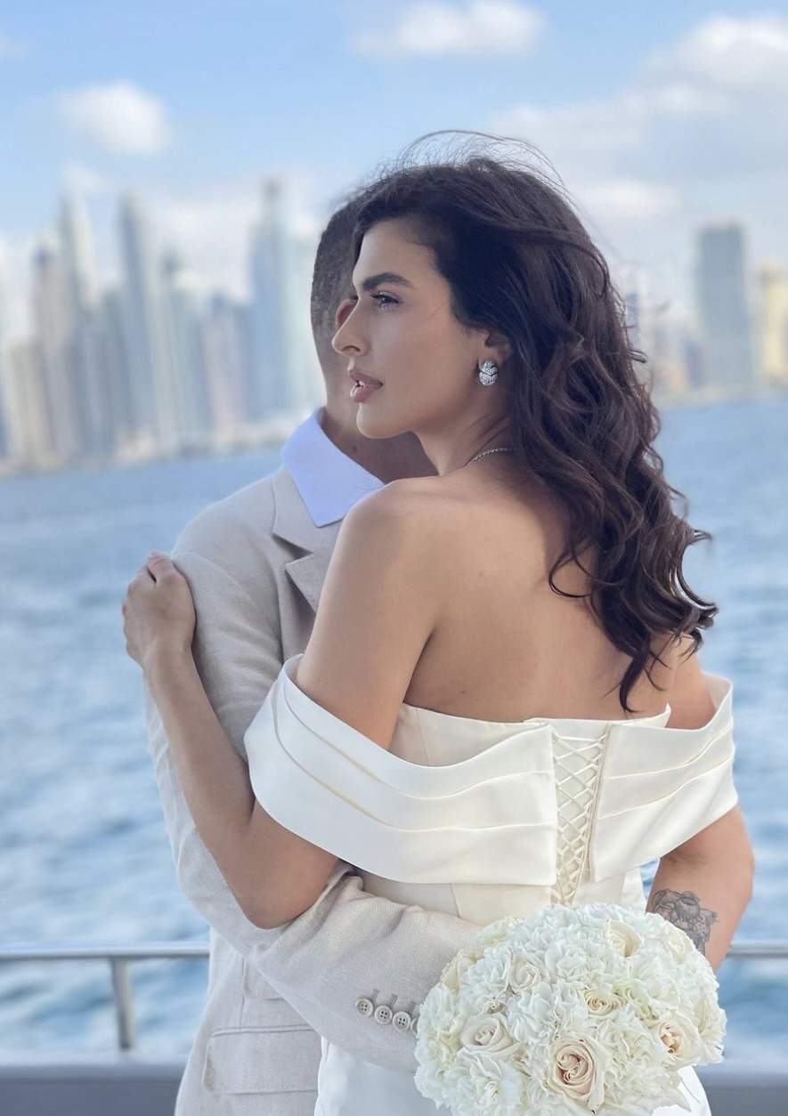 Mădălina Pamfile s-a căsătorit în Dubai. A avut o rochie de mireasă spectaculoasă