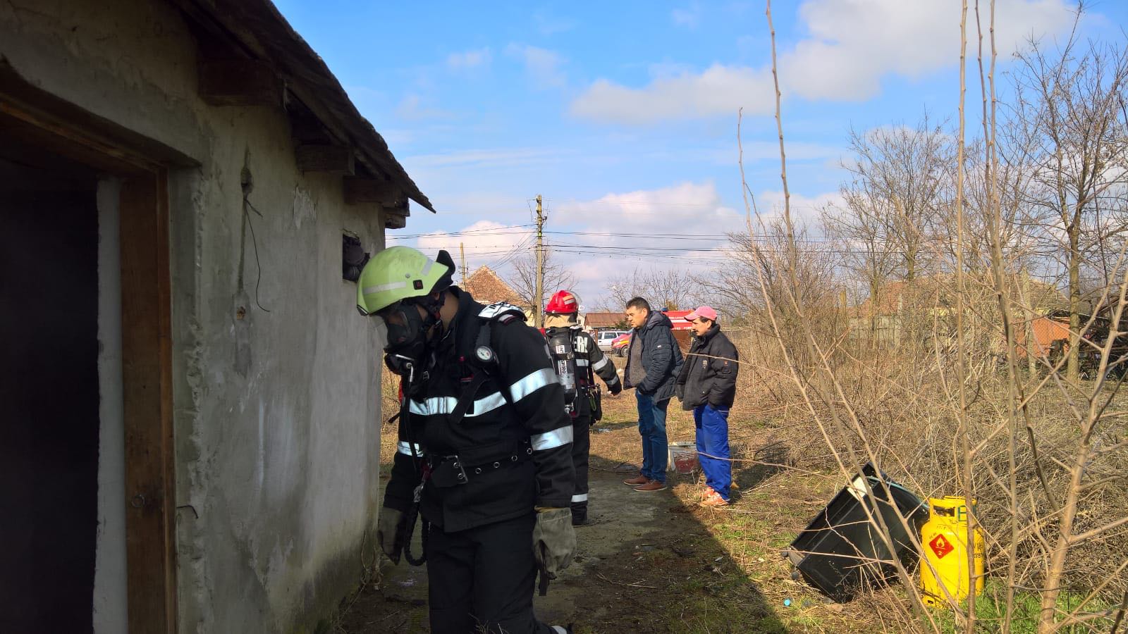 Un bătrân de 70 de ani a murit intr-un incendiu, în Timiș/ GALERIE FOTO