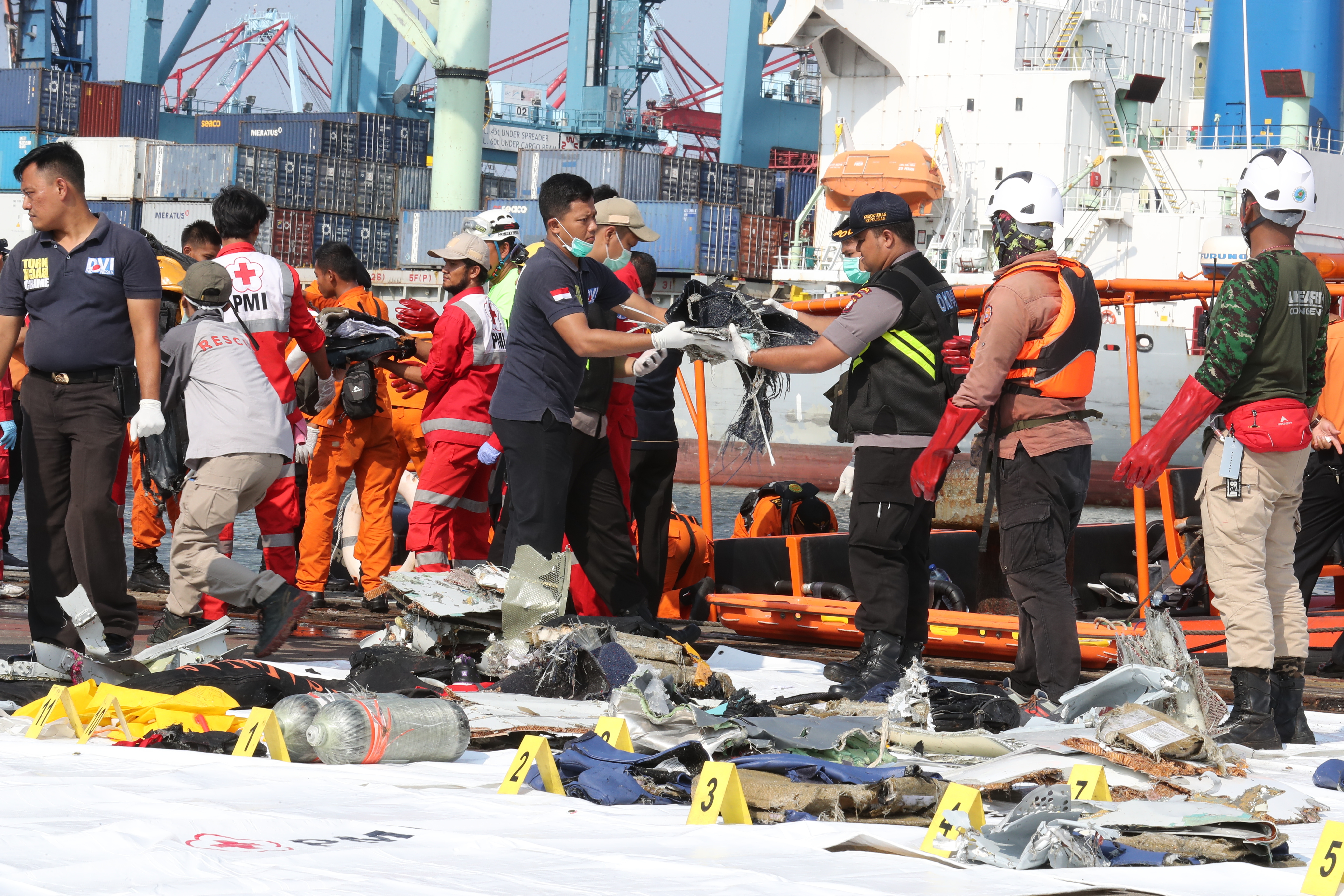 UPDATE | Accident aviatic în Indonezia. Echipele de salvare au recuperat 6 cadavre. Înainte ca avionul Lion Air să se prăbușească în mare, pilotul a raportat defecțiuni tehnice (FOTO și VIDEO)